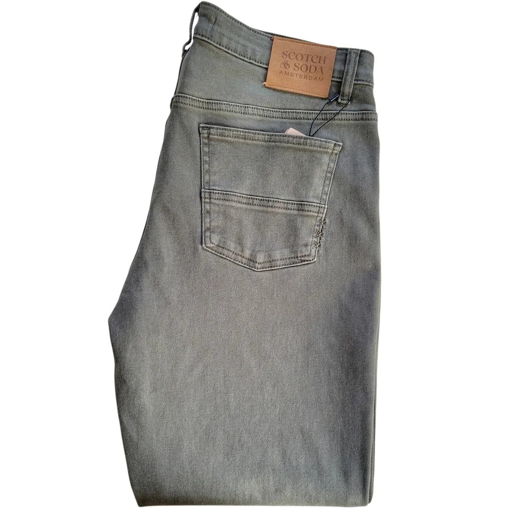 Scotch & Soda // M's Straight Leg 5-Pocket Jeans // 34 // Dusty Olive - Picture 3 of 11